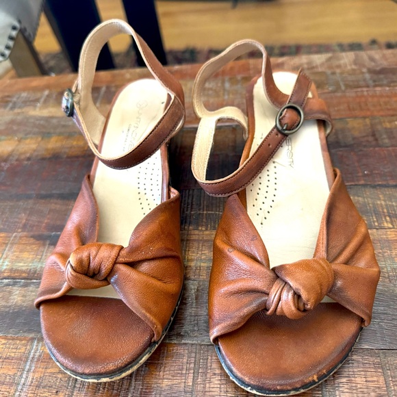 Unity In Diversity Leather Sandals - Picture 7 of 14